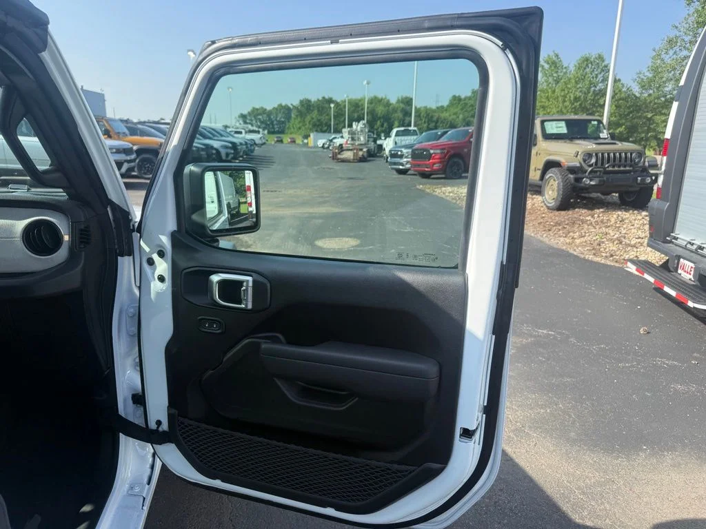 New 2026 Bright White Clear-Coat Exterior Paint Jeep Sport image 46