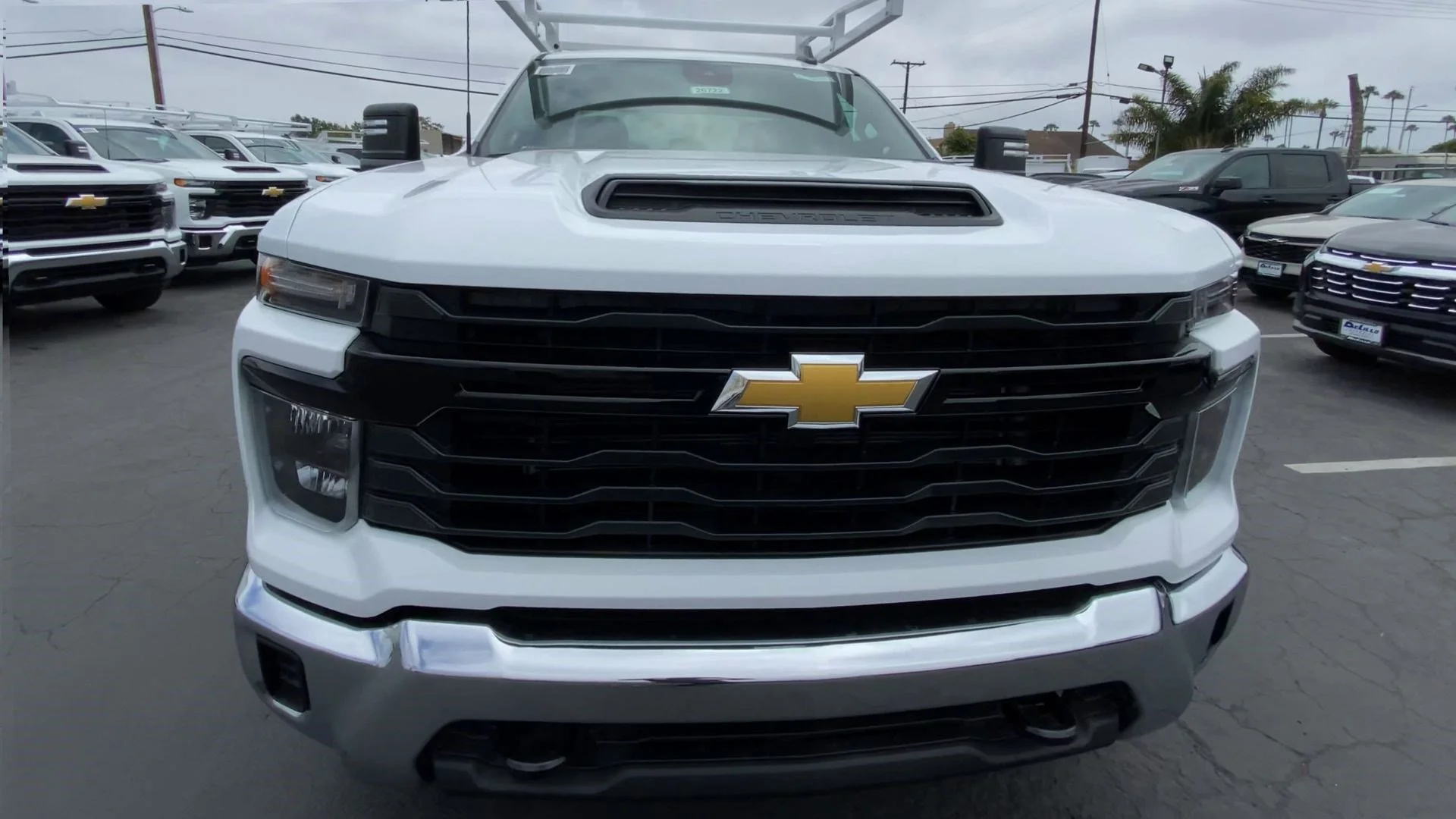 New 2026 Summit White Chevrolet WT image 4