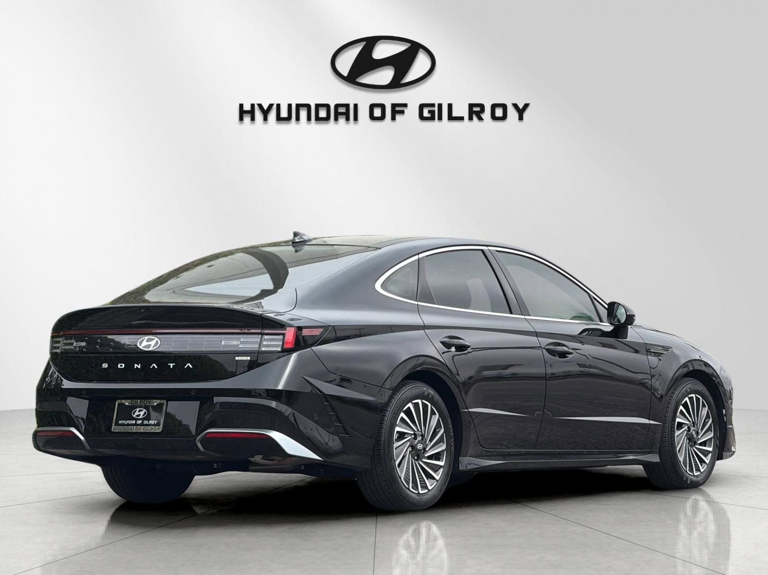 Used 2024 Black Hyundai Limited image 5