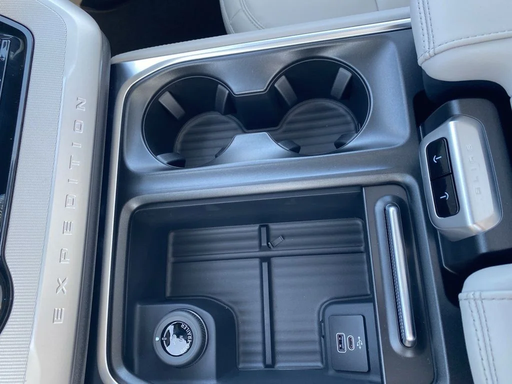 New 2026 Star White Metallic Tri-Coat Ford Active image 30