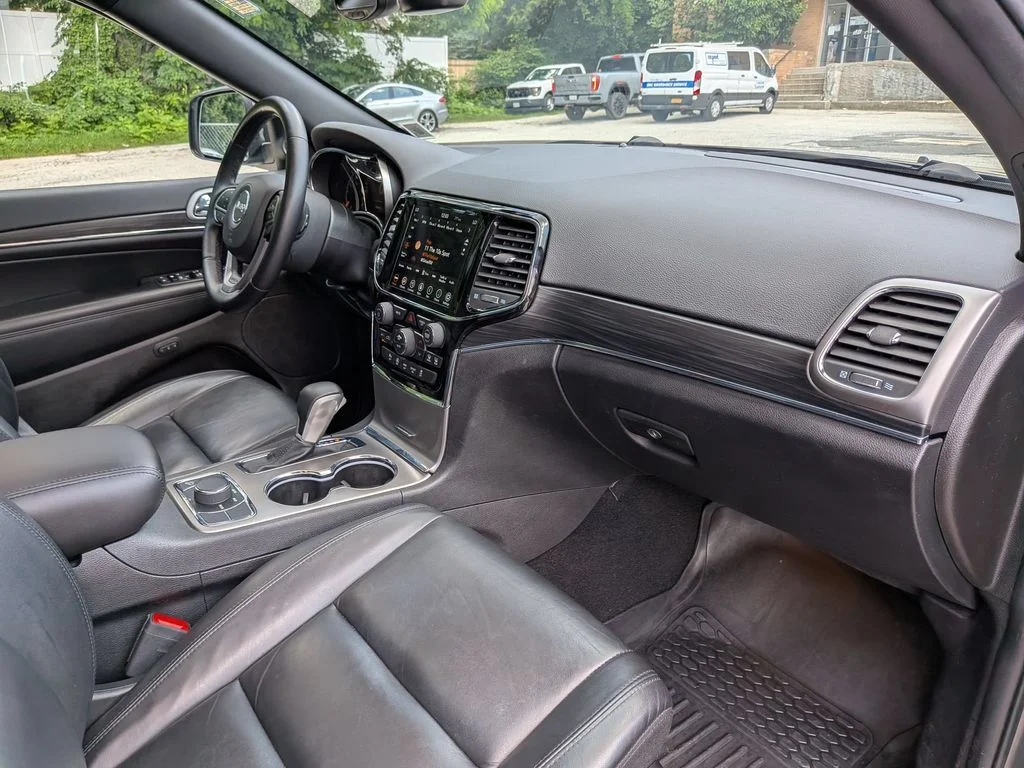 Used 2021 Gray Jeep Limited image 28