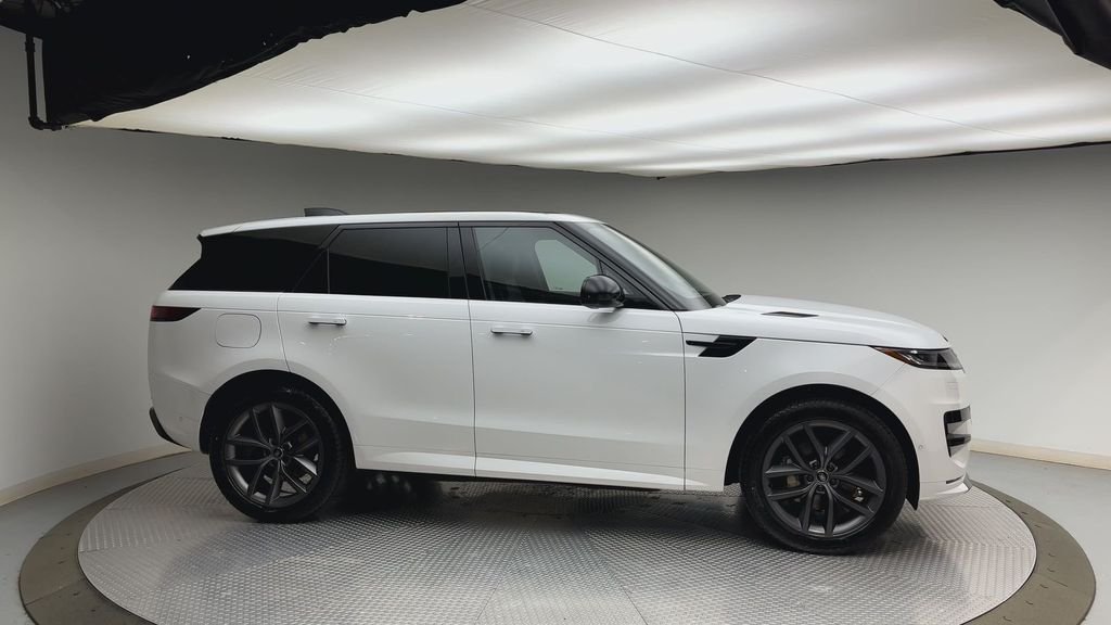 Used 2025 Santorini Black Metallic Land Rover Dynamic SE image 9