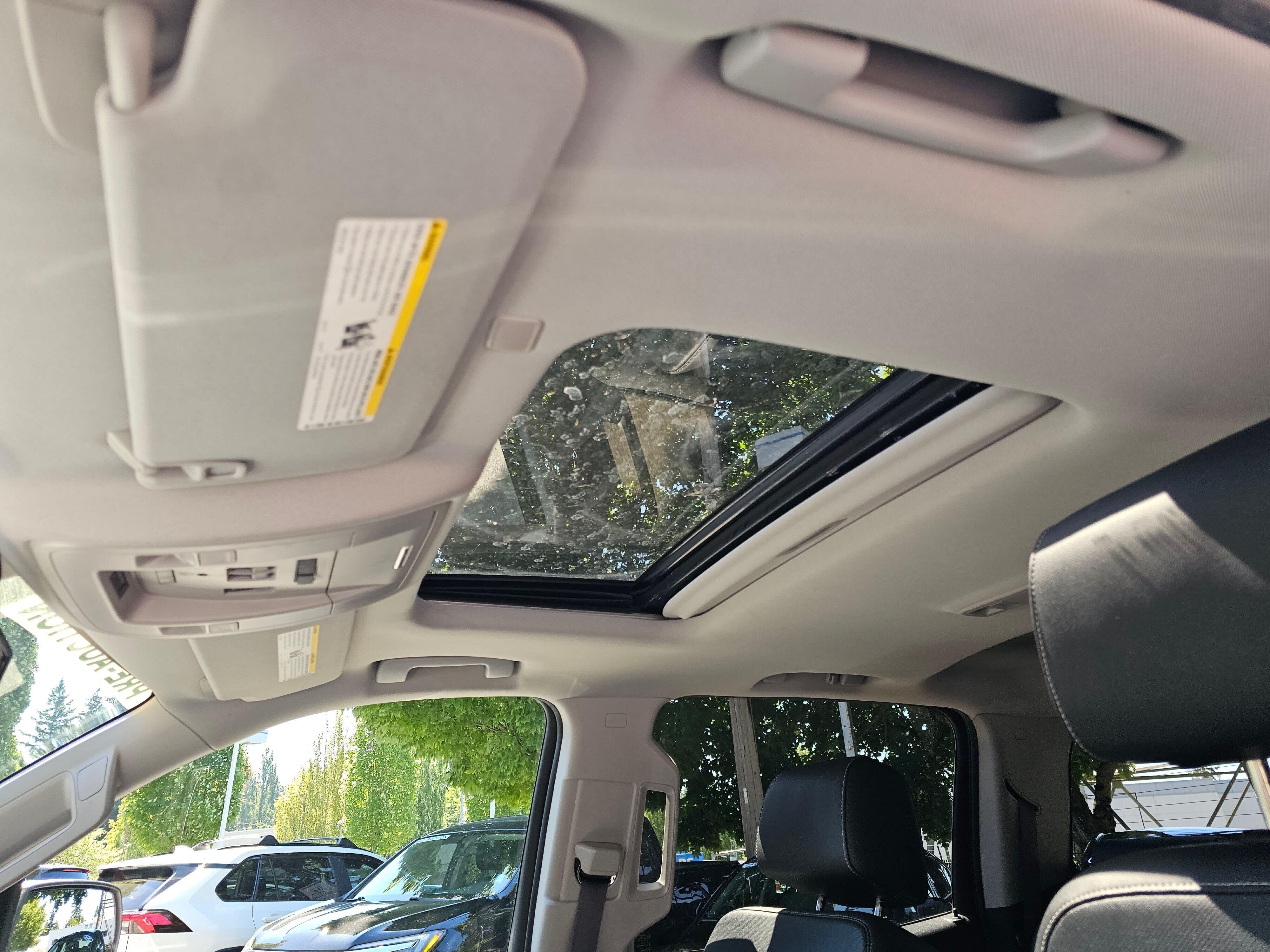 Used 2017 White Frost Tricoat GMC SLT image 26