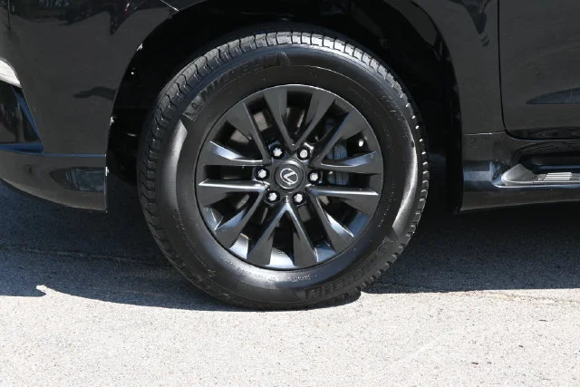 Used 2023 Black Lexus 460 image 15