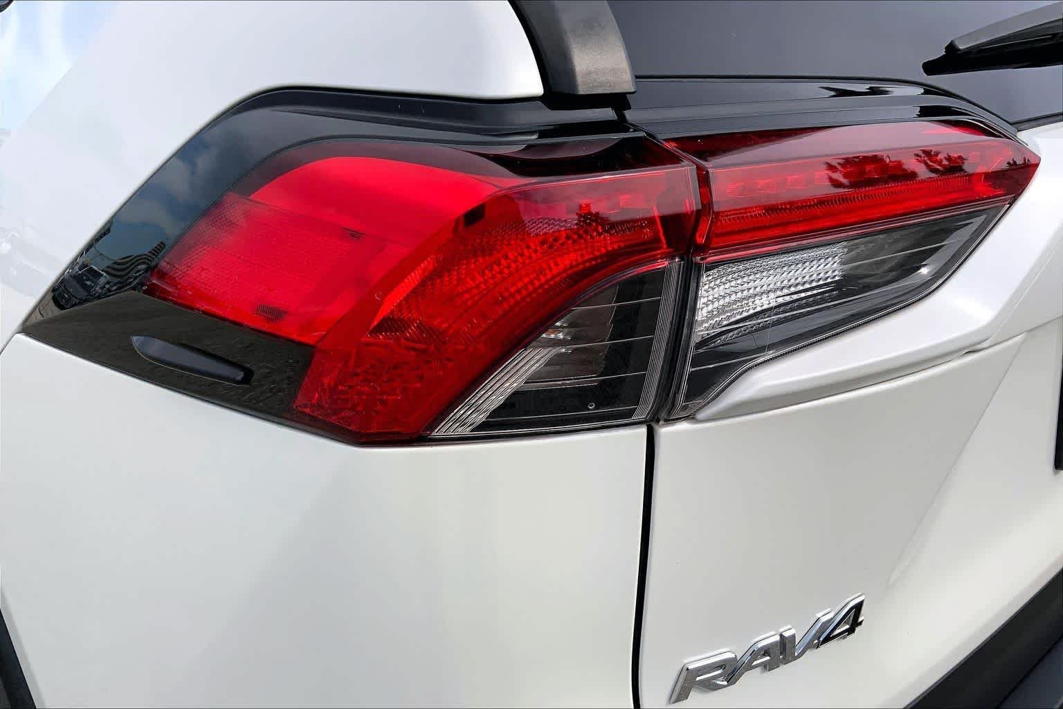 Used 2021 Blizzard Pearl Toyota XLE Premium image 28