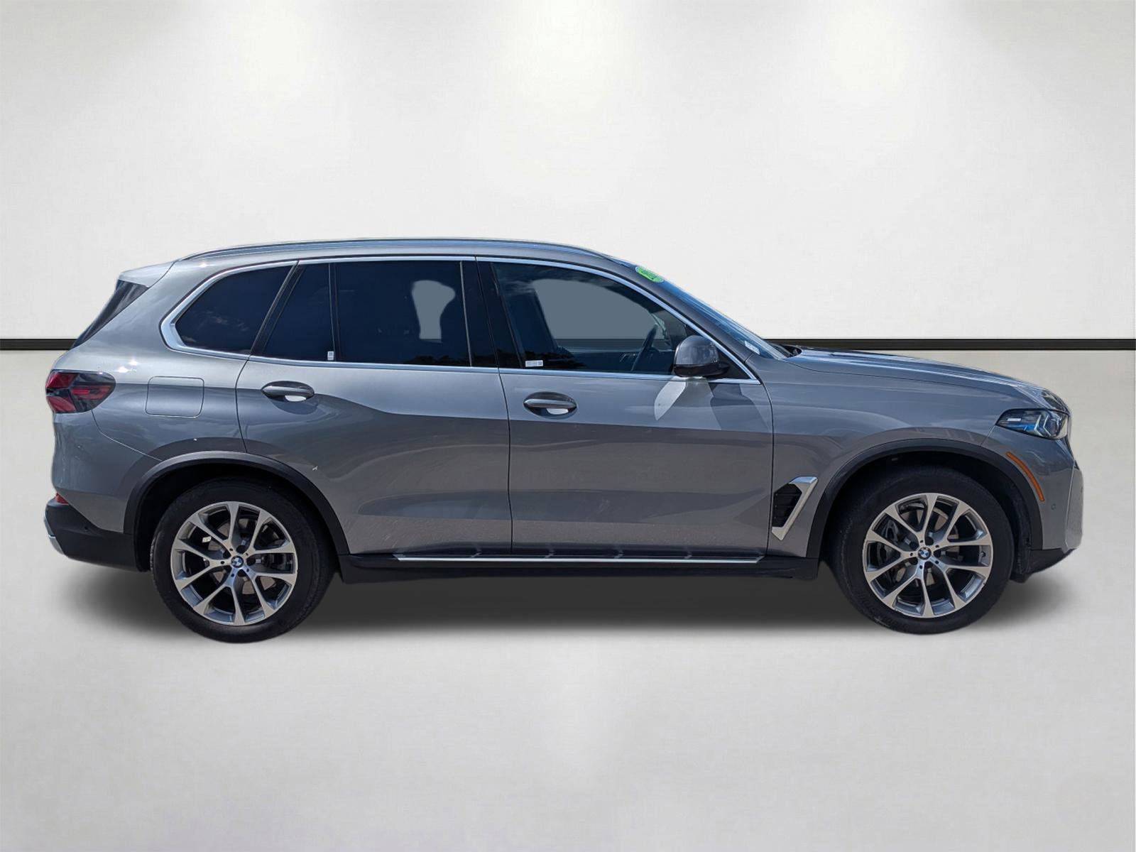 Used 2024 Skyscraper Gray Metallic BMW xDrive40i image 3