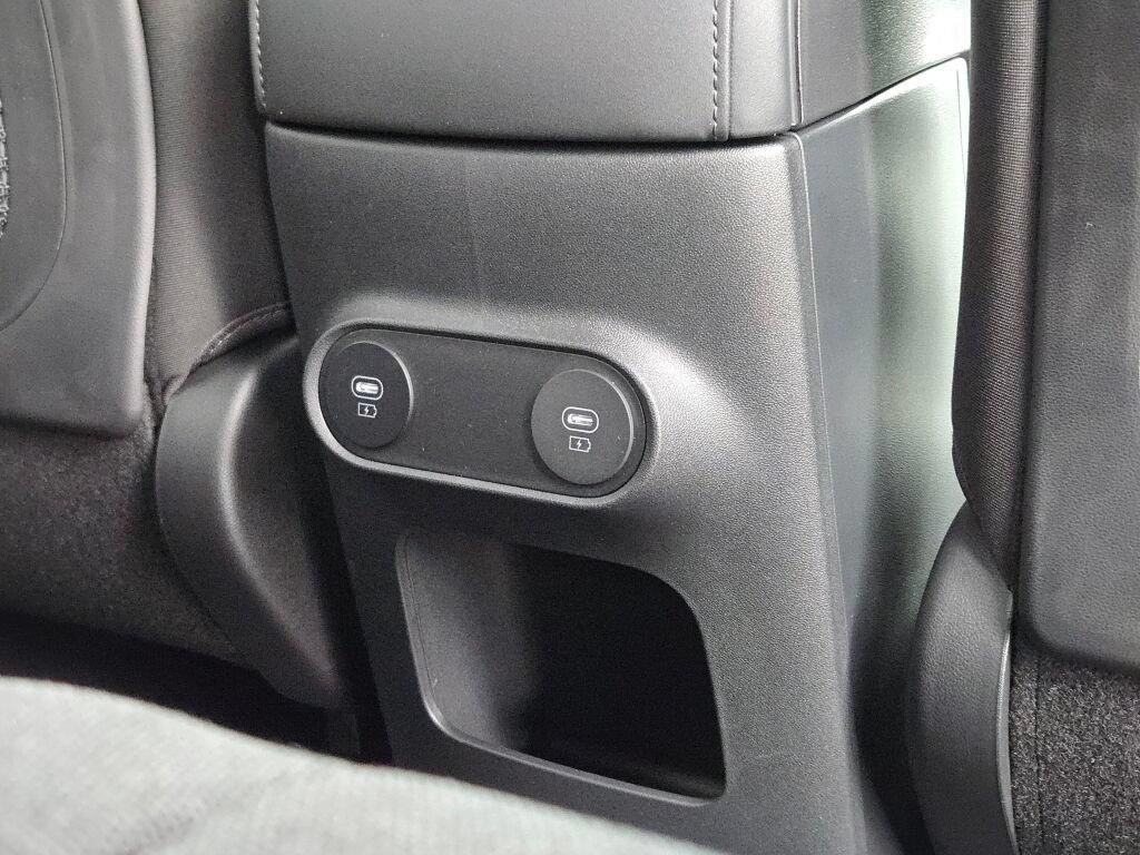 New 2027 Abyss Black Hyundai SE image 9