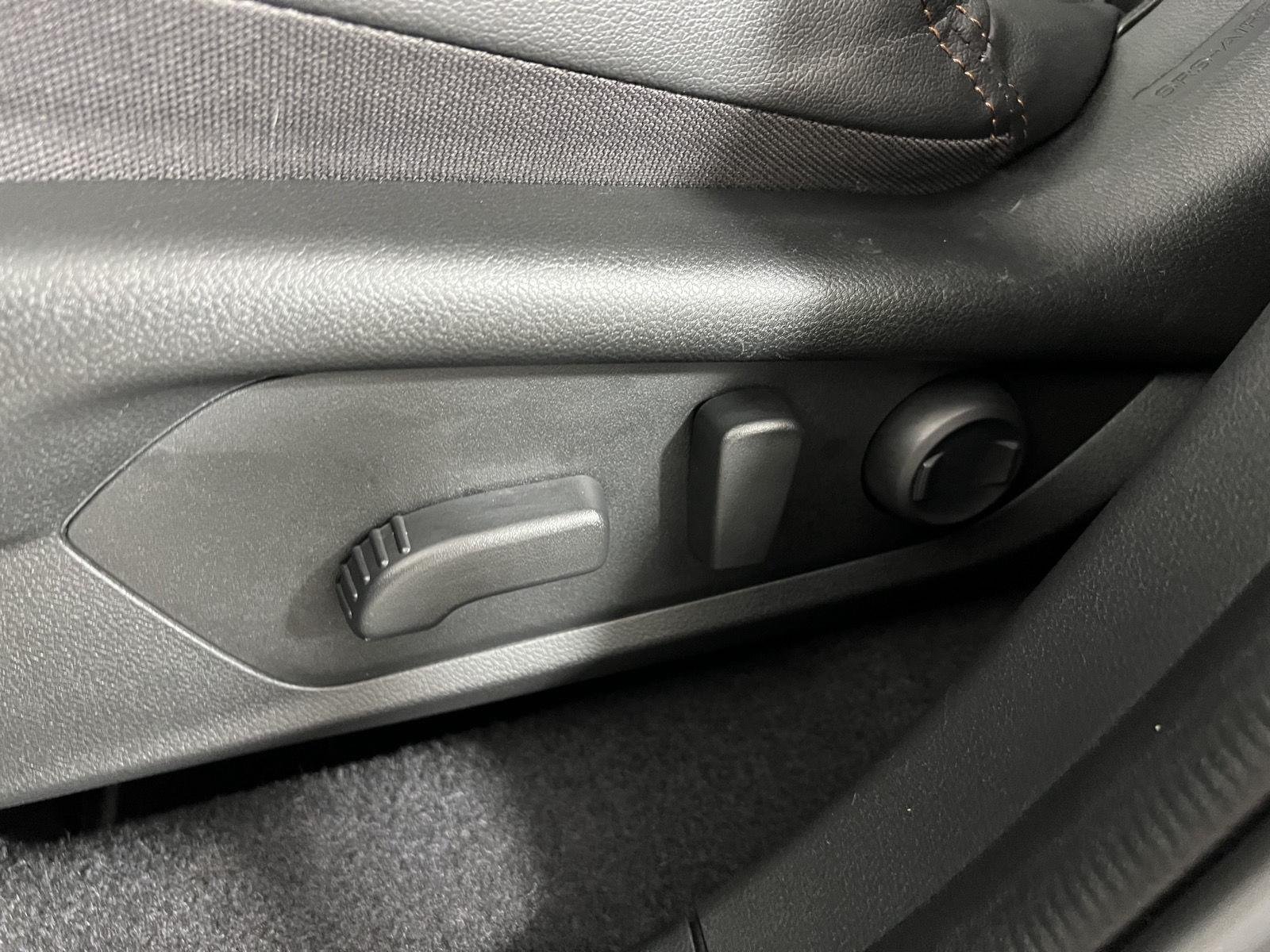 Used 2025 River Rock Pearl Subaru Touring image 9