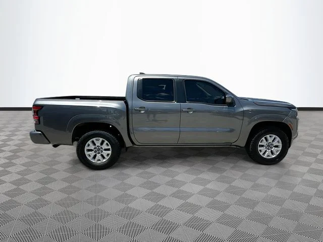 Used 2022 Gray Nissan SV image 4