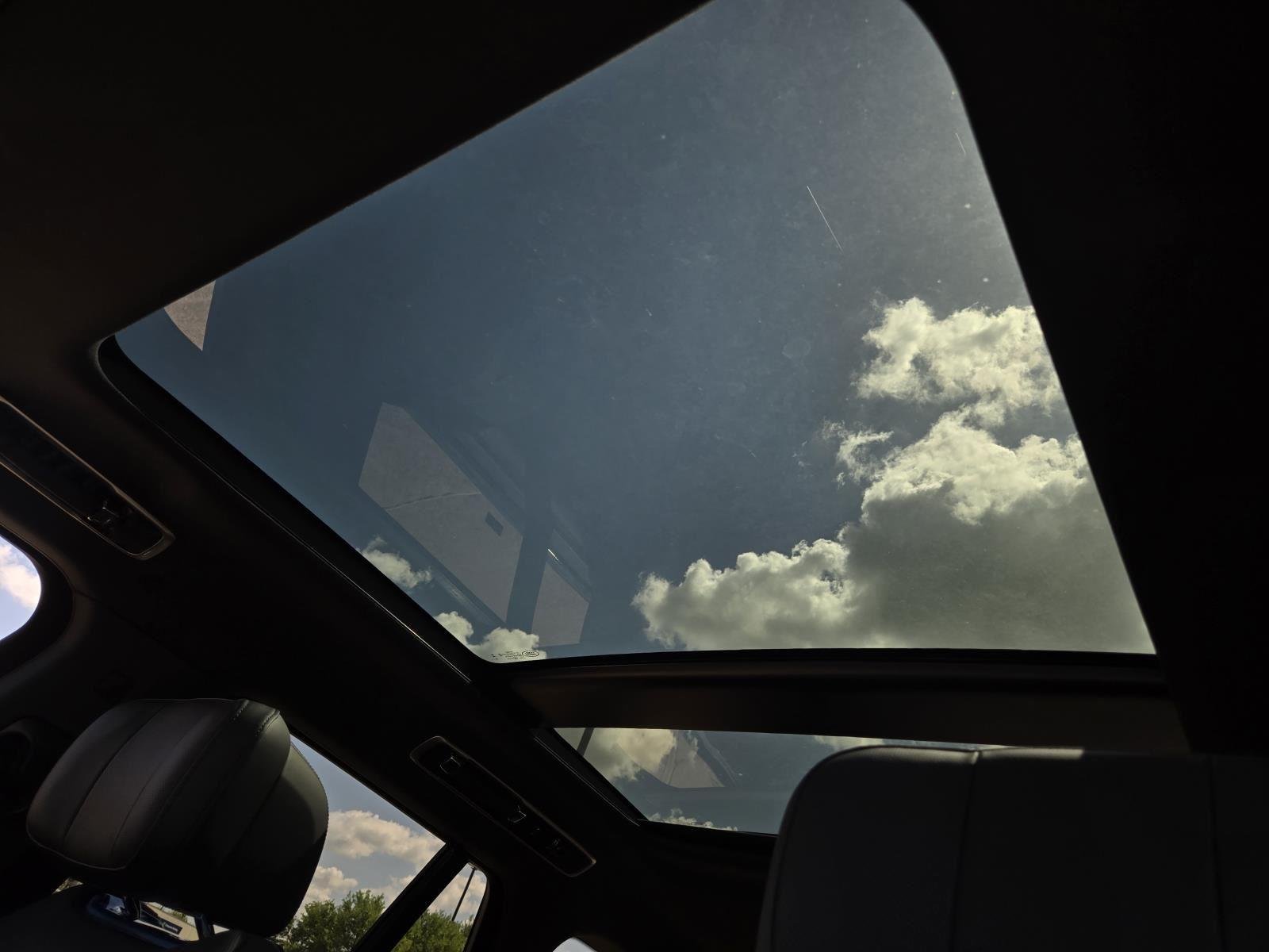 New 2026 Santorini Black LAND ROVER  image 39