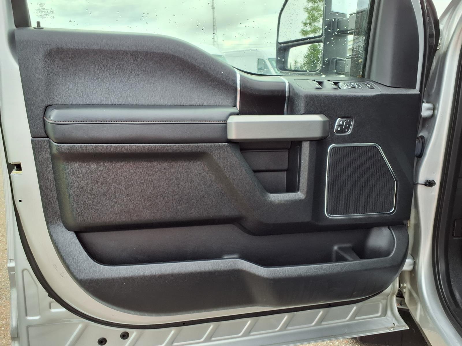 Used 2019  FORD  image 30