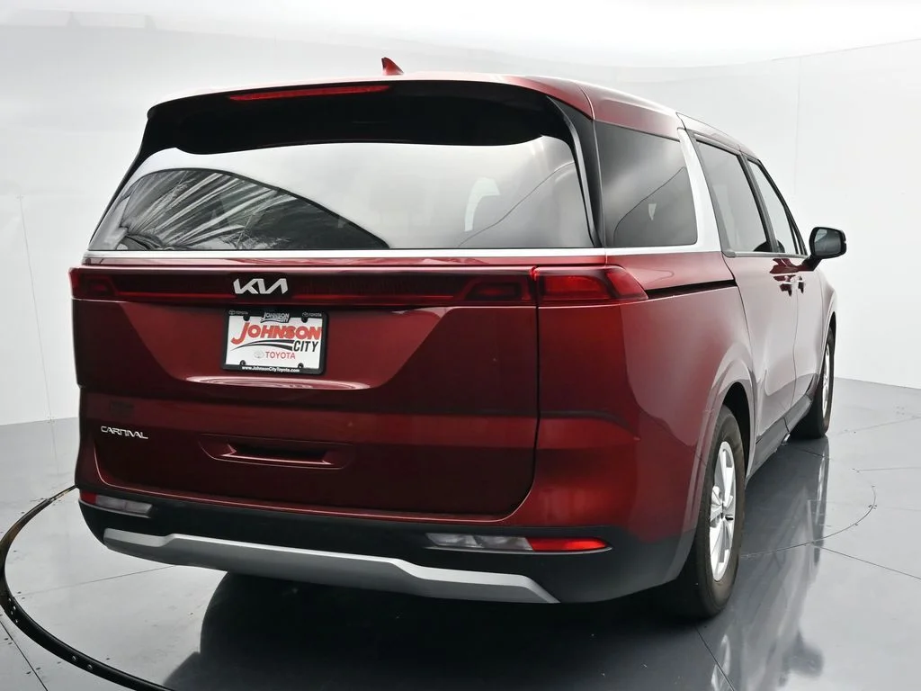 Used 2024 Red Kia LX image 6