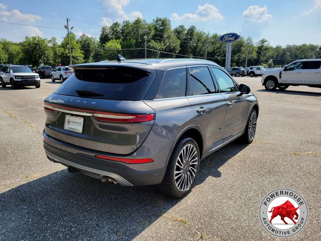 Used 2021 Gray Lincoln Reserve image 6