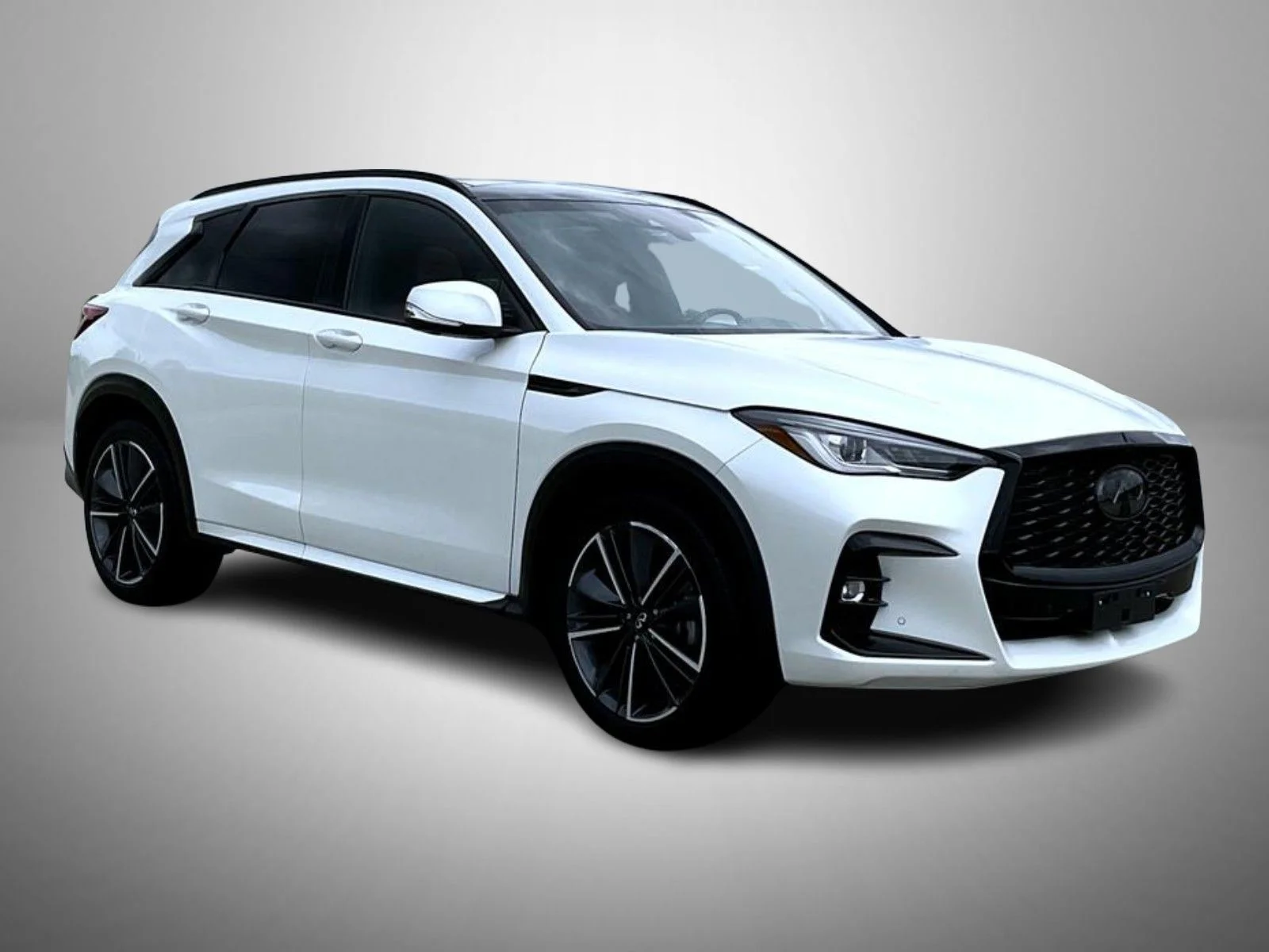 Used 2025 White INFINITI SPORT image 3
