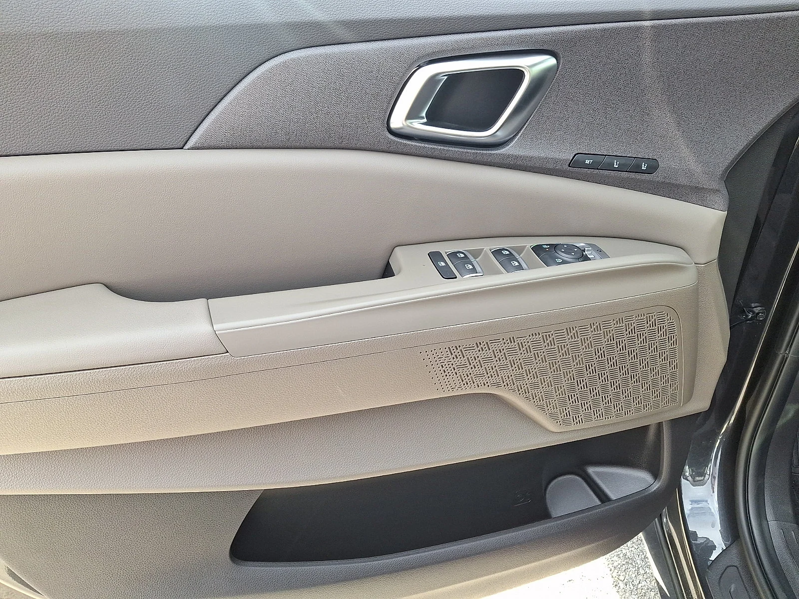 New 2027 Gray Kia EX image 10