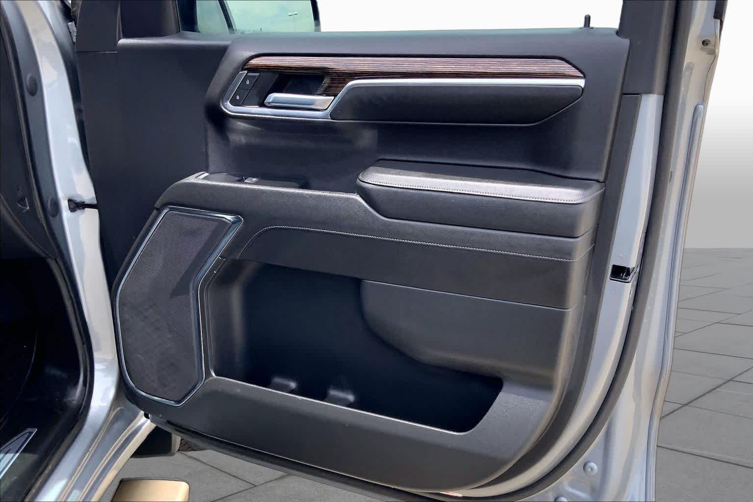 Used 2023 Sterling Metallic GMC Elevation image 23