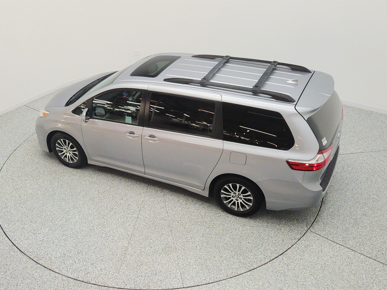 Used 2018 Silver Sky Metallic Toyota XLE Premium image 29