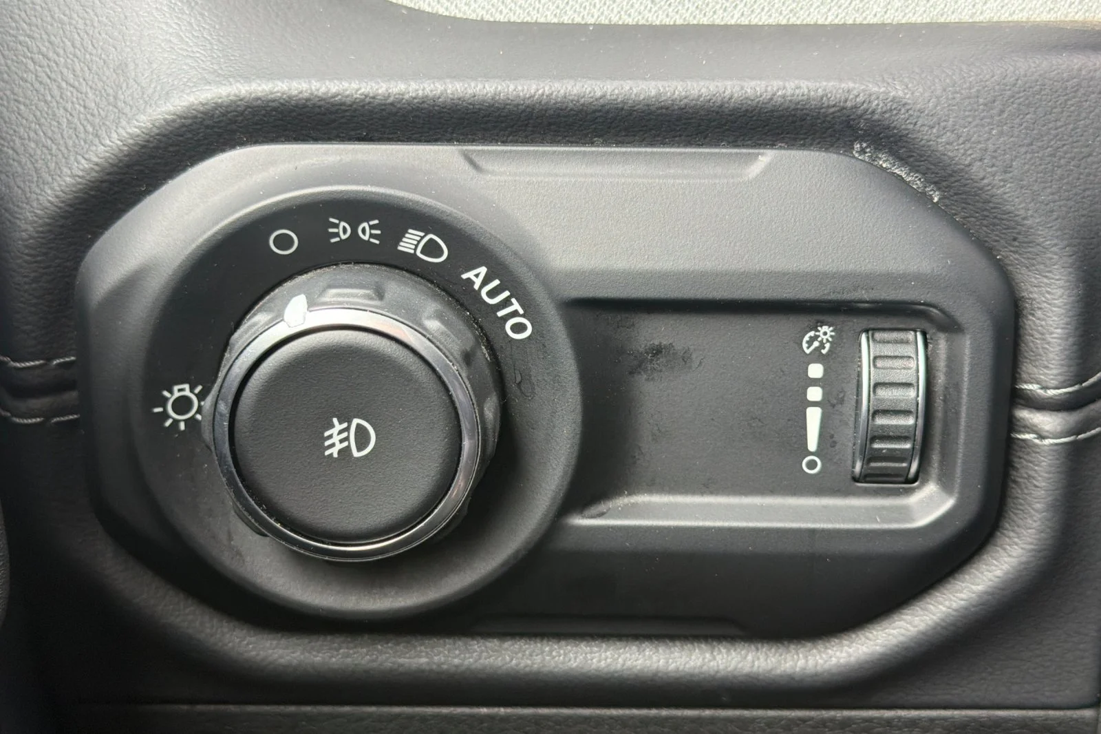 Used 2024 White Jeep Sahara 4xe image 35