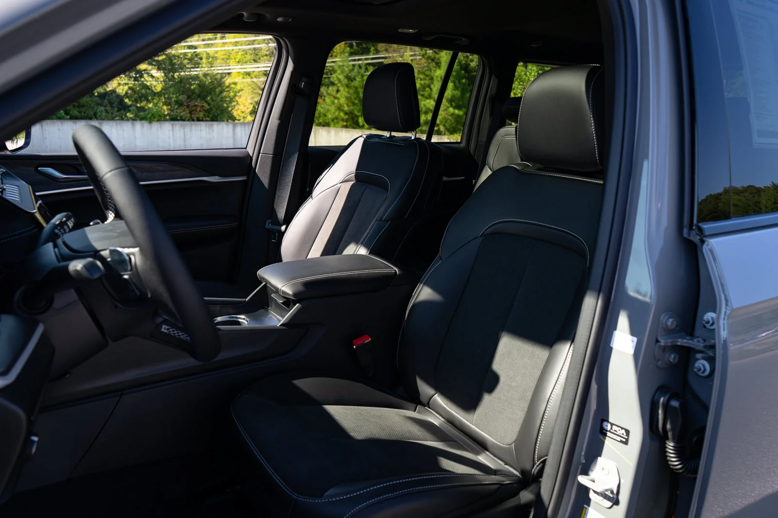 New 2027 Sting-Gray Clearcoat Jeep Altitude image 15