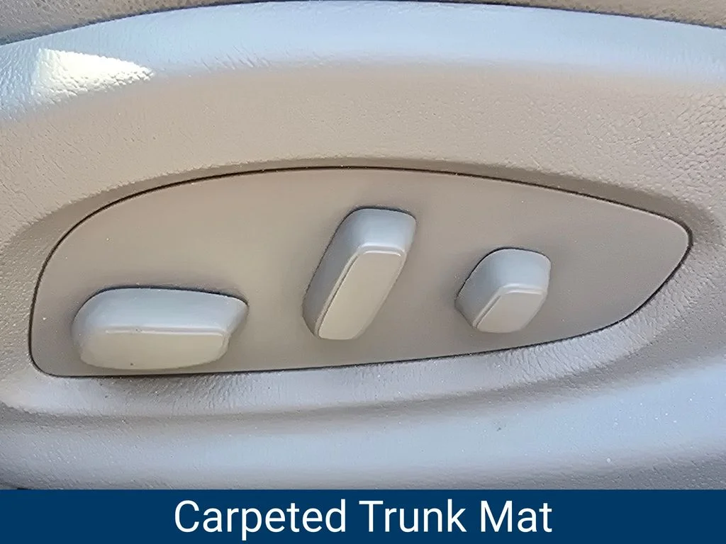 Used 2014 White Chevrolet LT image 25