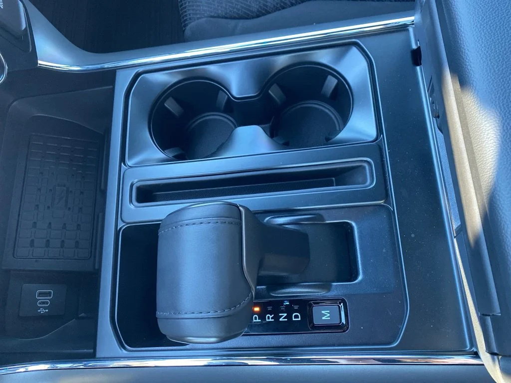 New 2026 Carbonized Gray Metallic Ford XLT image 32
