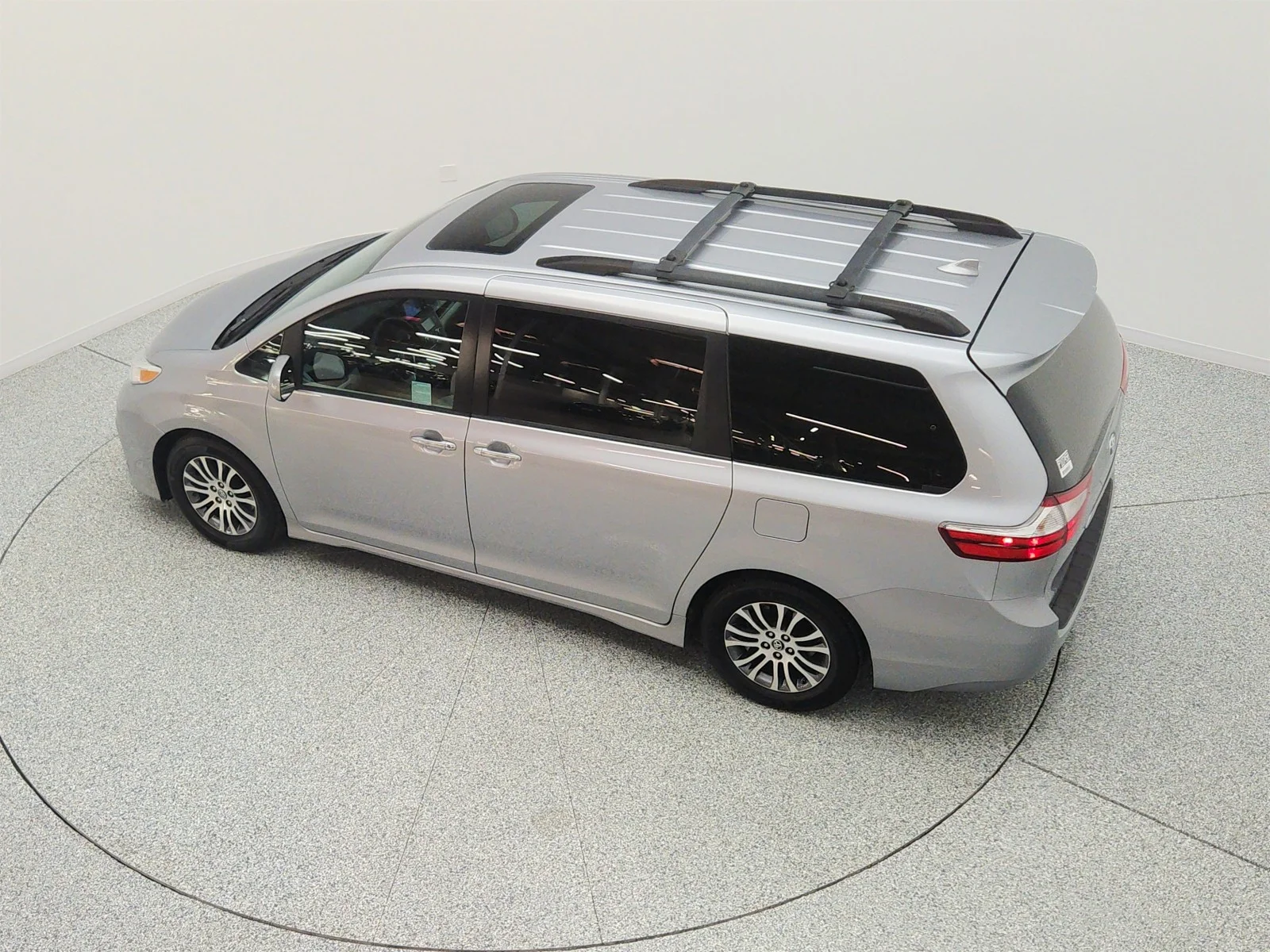 Used 2018 Silver Sky Metallic Toyota XLE Premium image 29