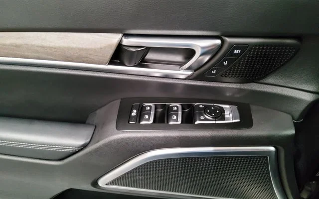 Used 2022 Black Kia SX image 28