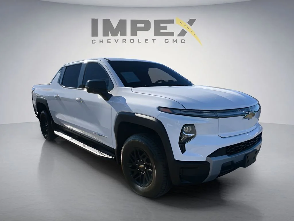 Used 2025 Summit White Chevrolet LT - Extended Range image 9