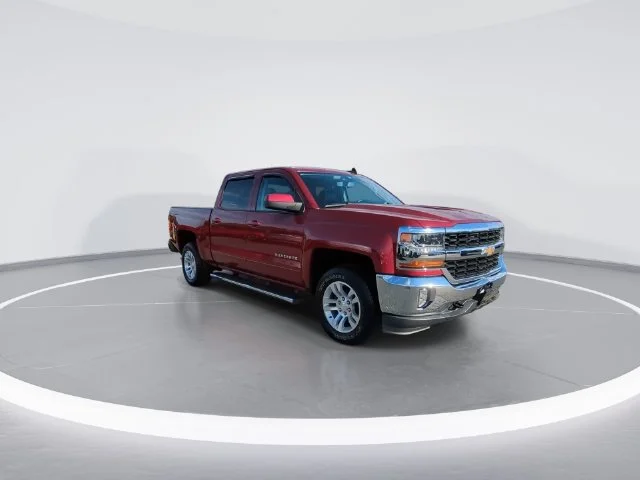 Used 2018 Red Chevrolet LT image 2