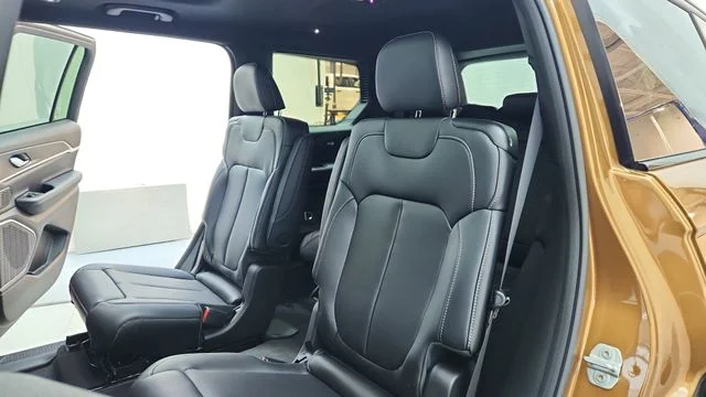 New 2026 Copper Shino Metallic Clear-Coat Exterior Paint Jeep Limited image 22