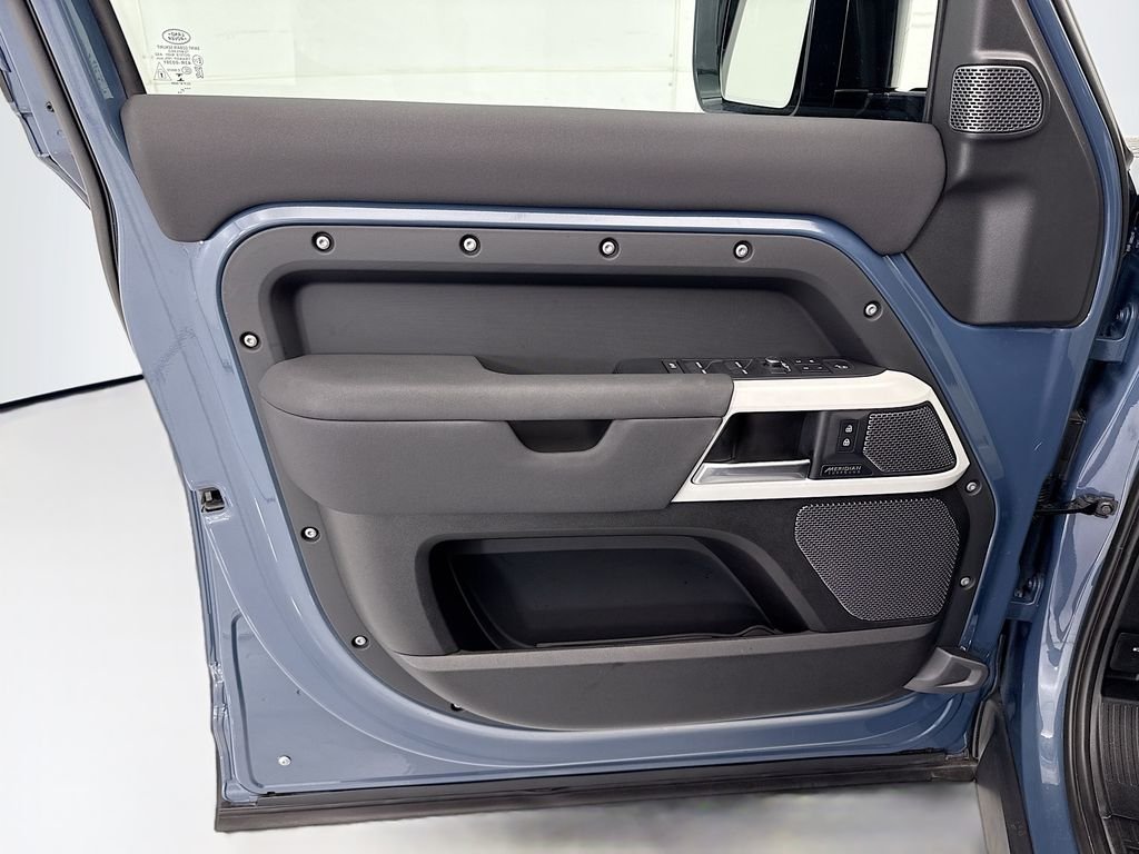 Used 2022 Tasman Blue Metallic Land Rover SE image 23