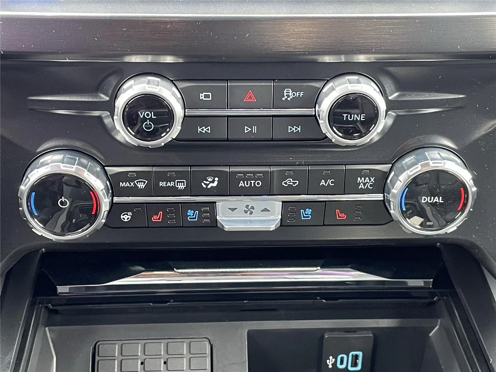 New 2026 Oxford White Ford LARIAT image 25