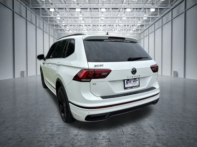 Used 2023  Volkswagen 2.0T SE R-Line Black image 5