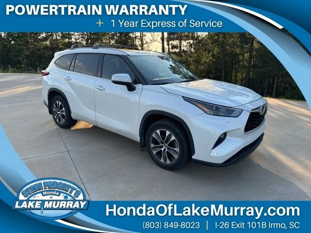 Used 2022 Pearl Toyota XLE image 1
