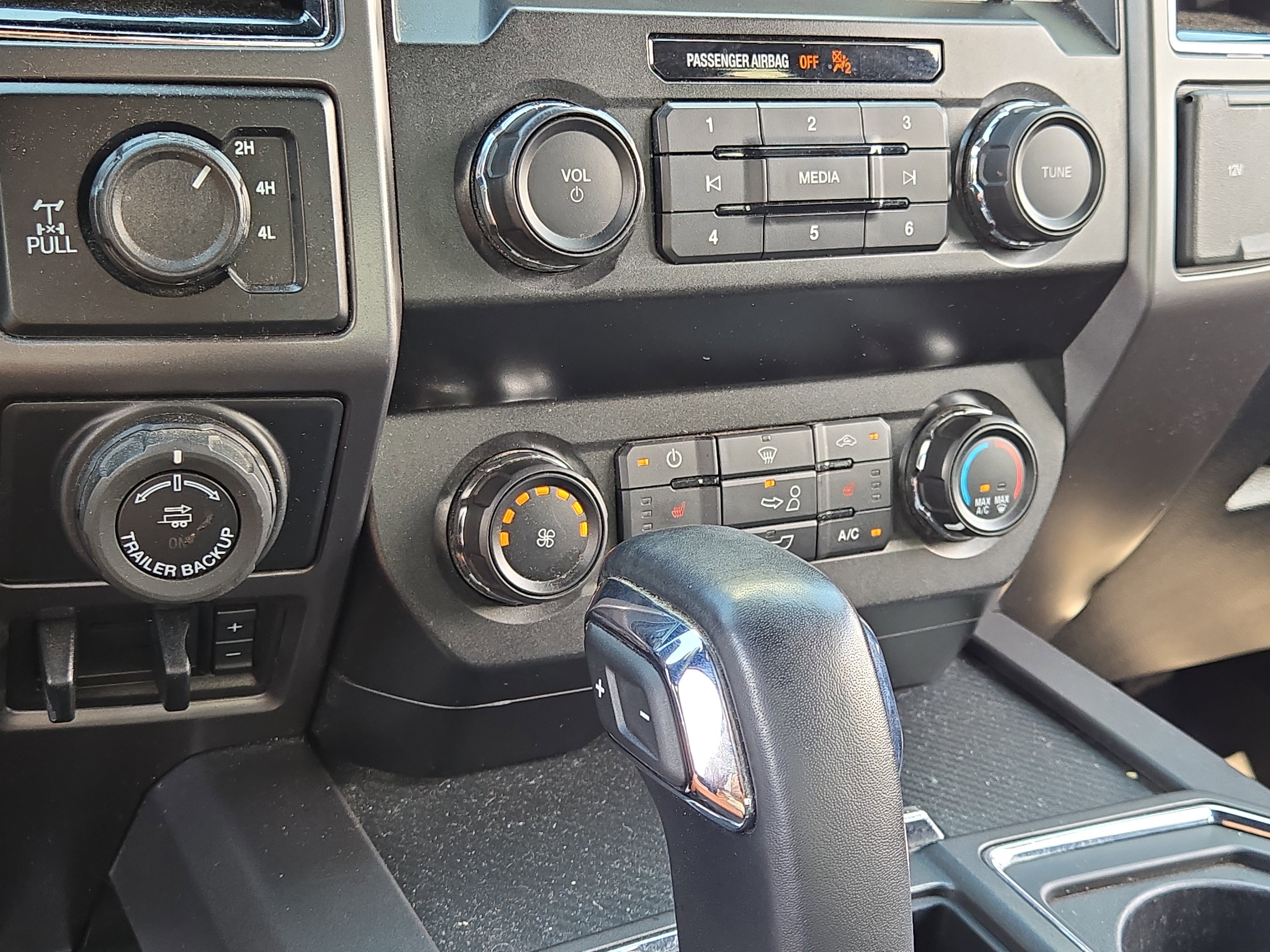 Used 2020 Gray Ford LARIAT image 30