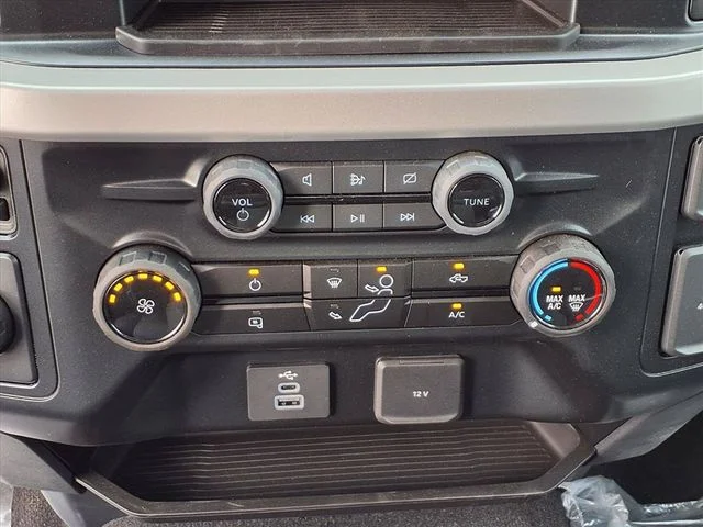 New 2024 Oxford White Ford XLT image 11