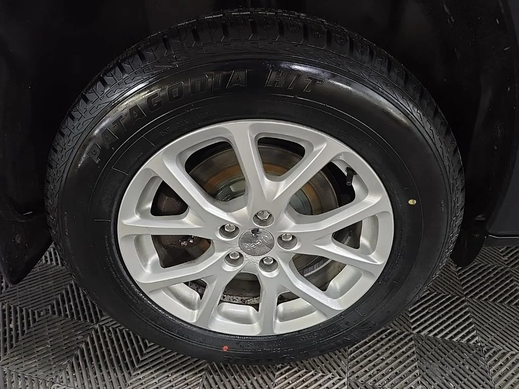 Used 2016 Beige Jeep Latitude image 13