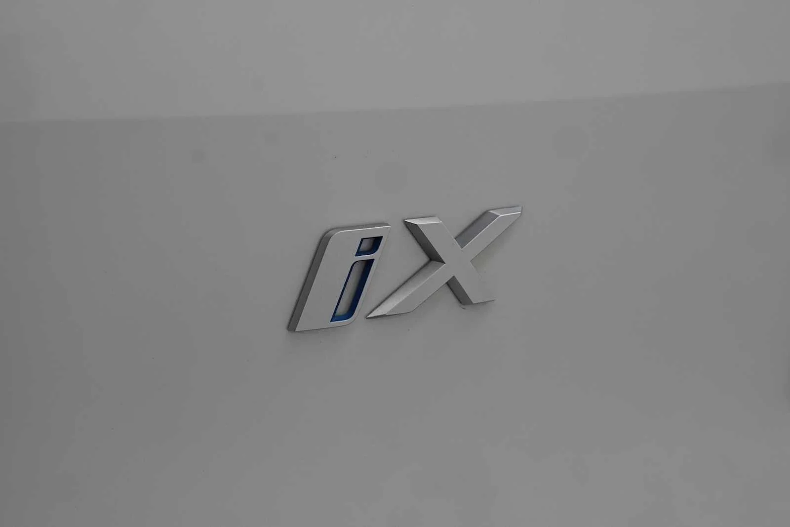 Certified Used 2024 Mineral White Metallic BMW xDrive50 image 9