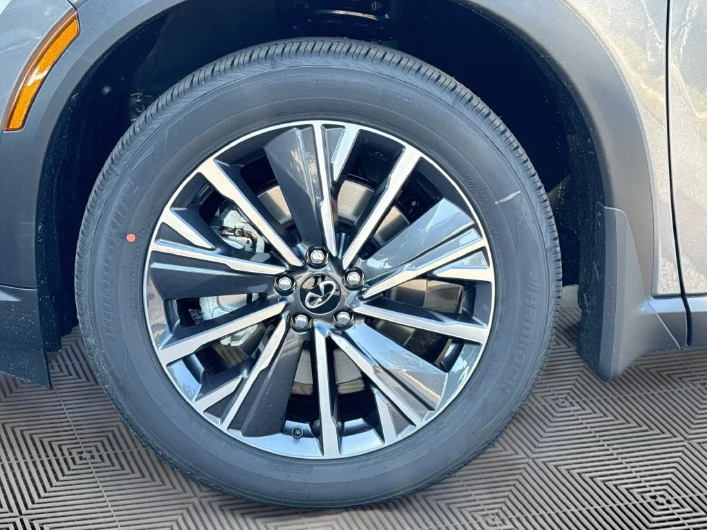New 2027 GRAPHITE SHADOW INFINITI Luxe FWD image 34