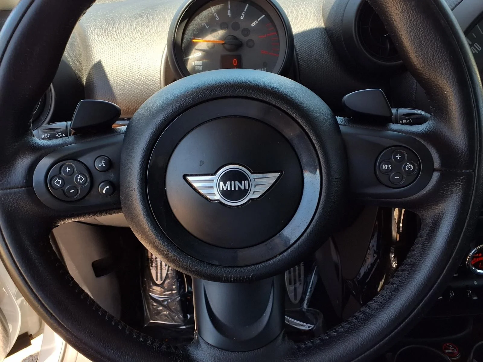 Used 2016 White MINI Base image 12