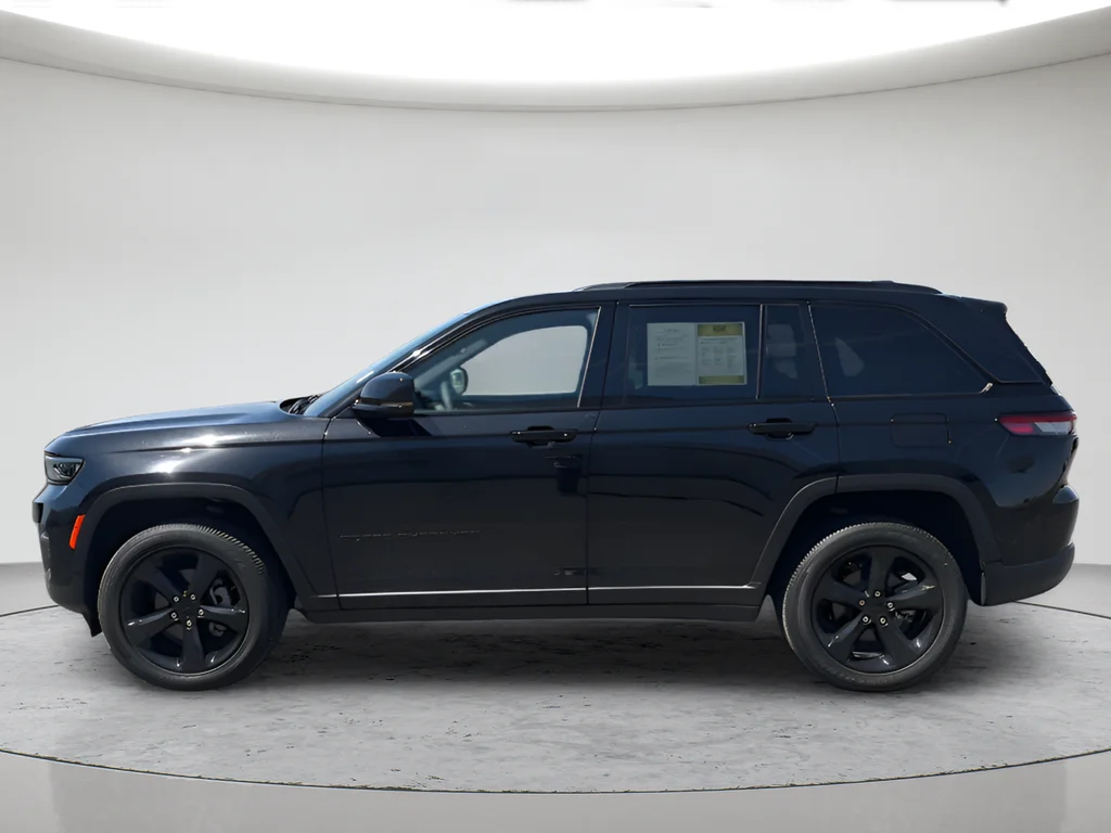 Used 2023 Black Jeep Altitude X image 11