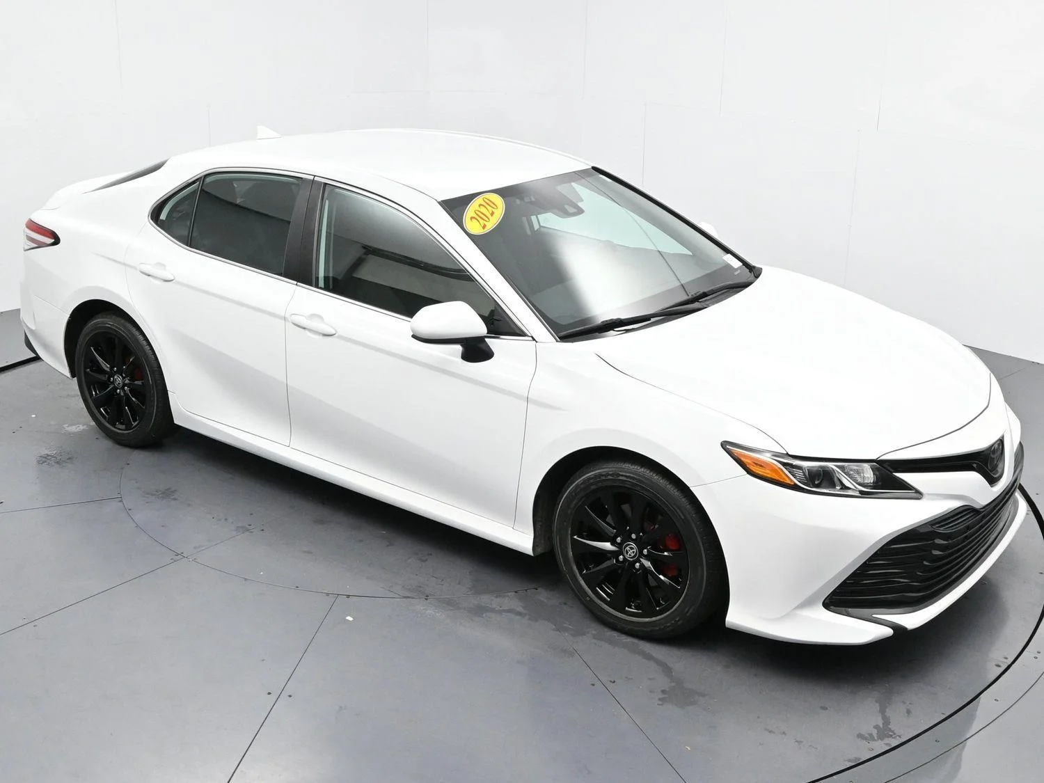 Used 2020 Super White Toyota LE image 29