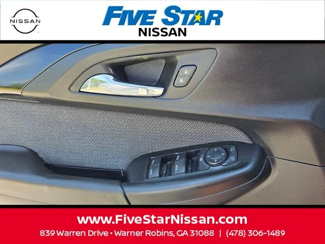 Used 2022 White Chevrolet LT image 32