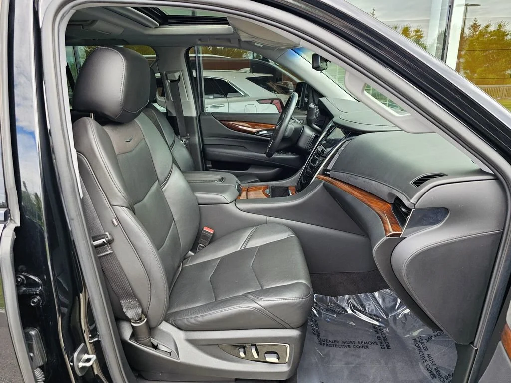 Used 2020 BLACK RAVEN Cadillac Premium Luxury image 11