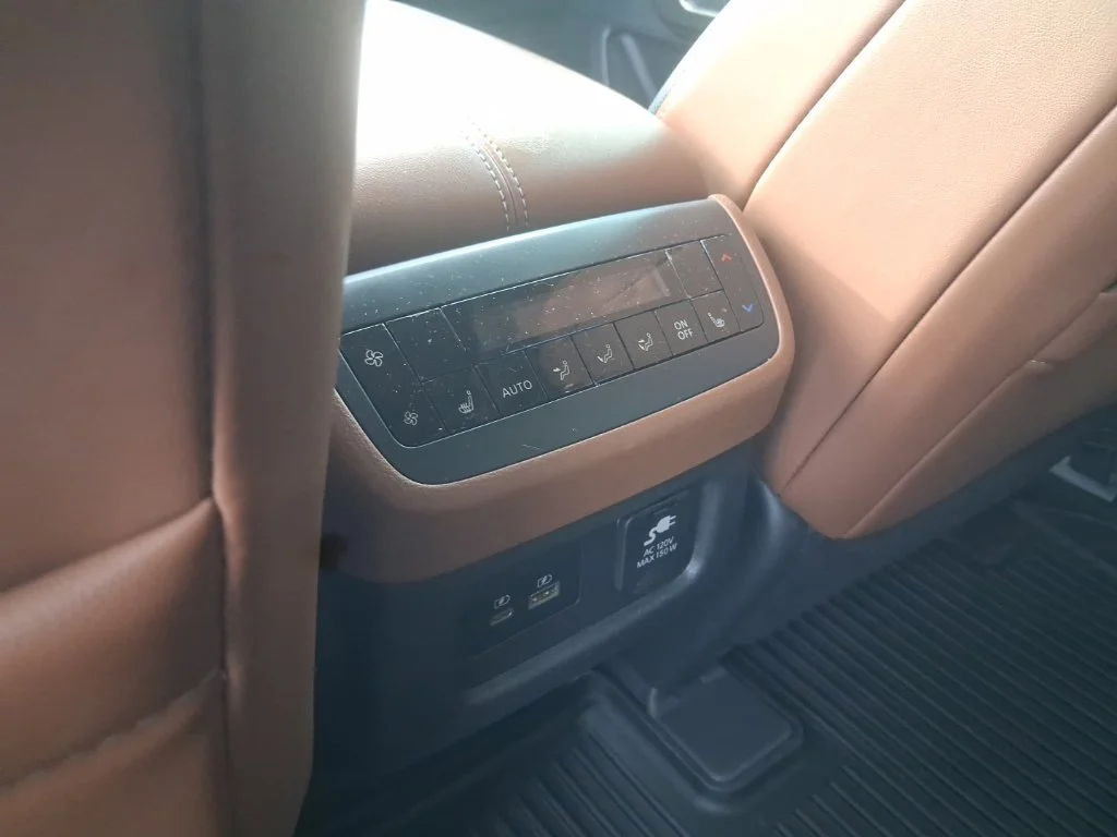 Used 2022 Silver Nissan Platinum image 27