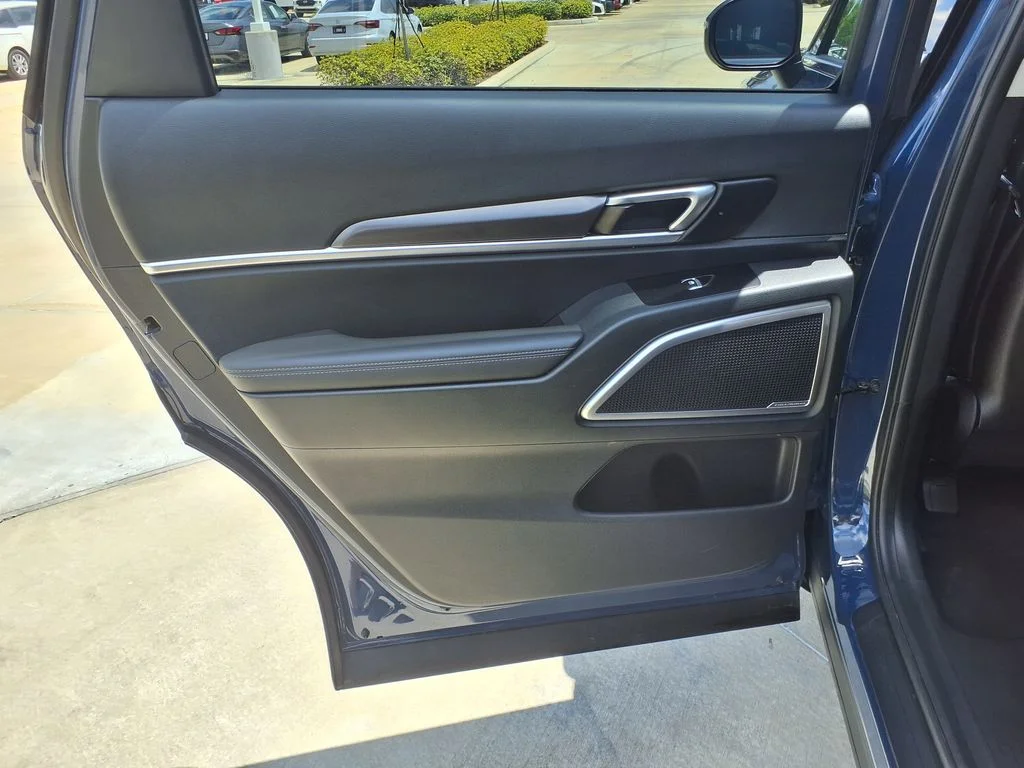 Used 2025 Black Kia S image 18