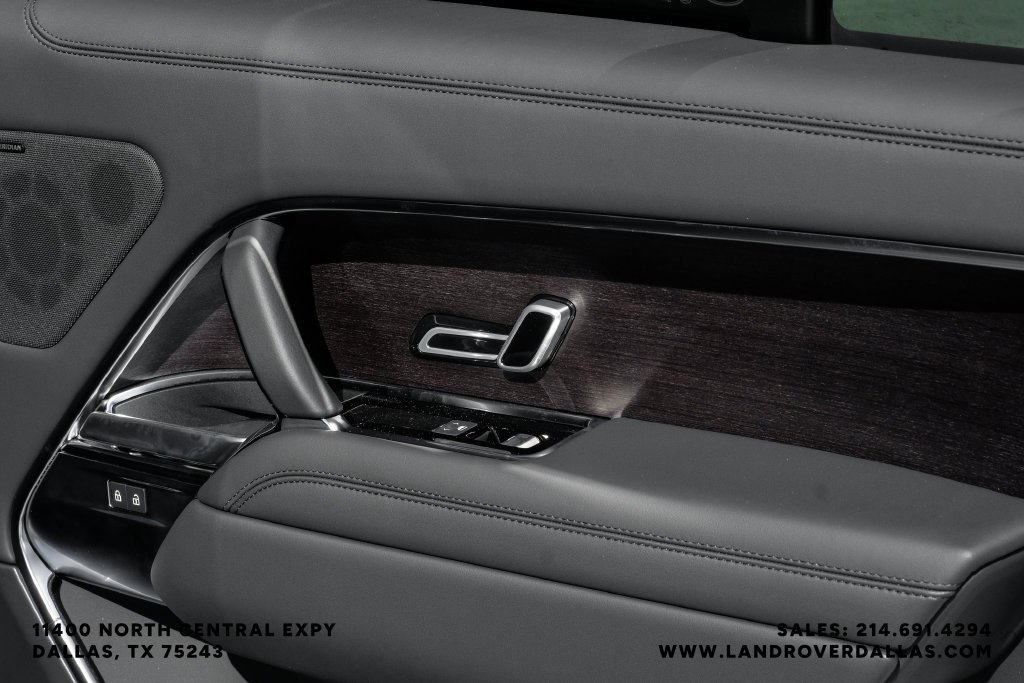 New 2027 Santorini Black Metallic Land Rover SE image 55