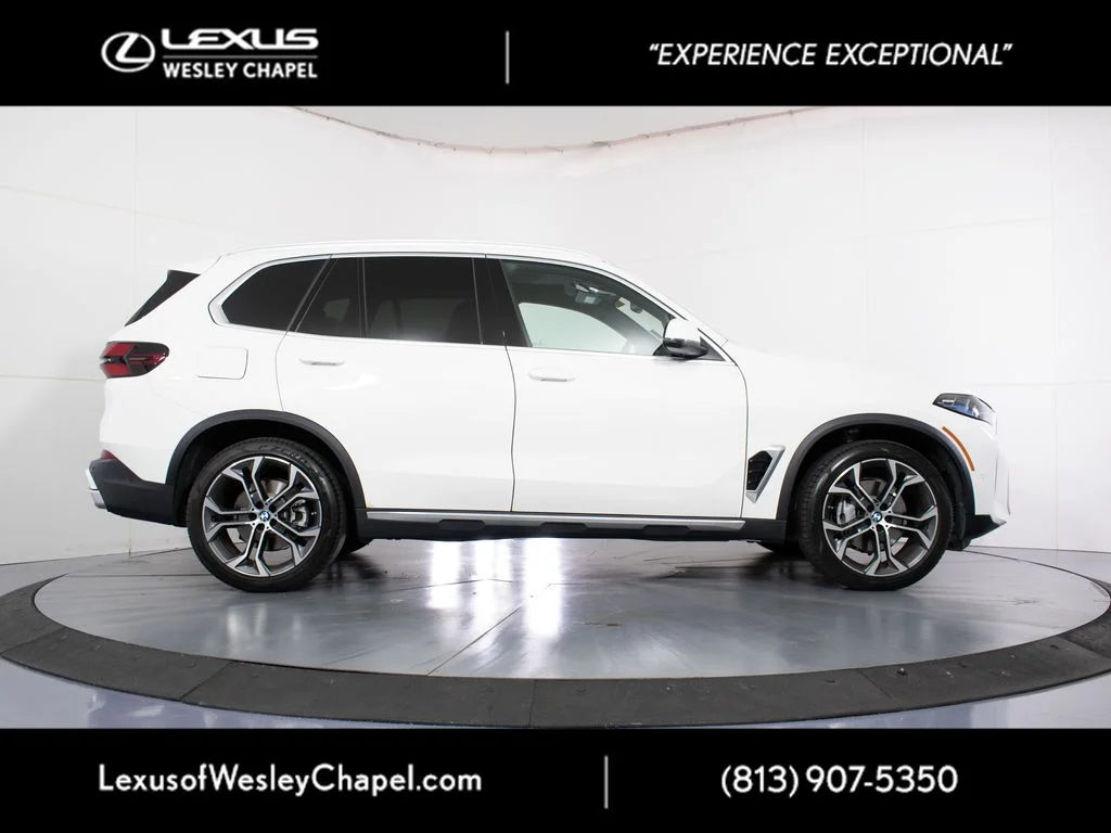 Used 2026 White BMW xDrive40i image 4