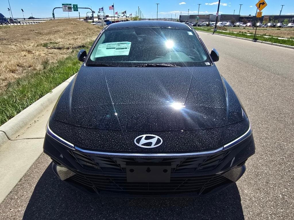 New 2026 Abyss Black Hyundai SE image 8