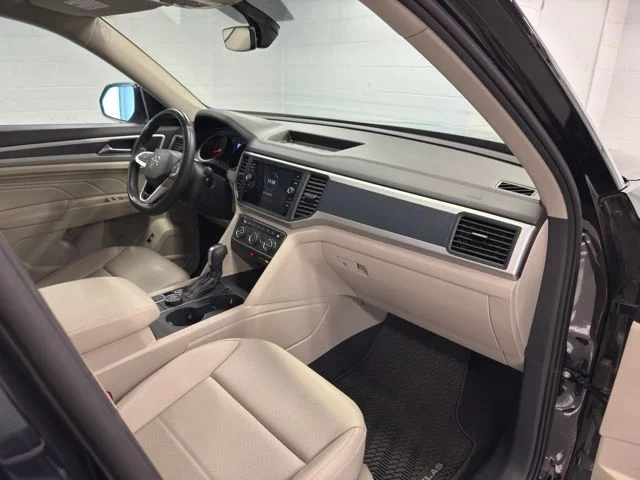 Used 2021  Volkswagen 3.6L V6 SE w/Technology R-Line image 17